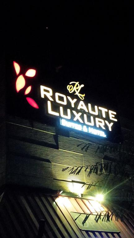 Royaute Luxury Suites&Hotel Gulberg Lahore Extérieur photo