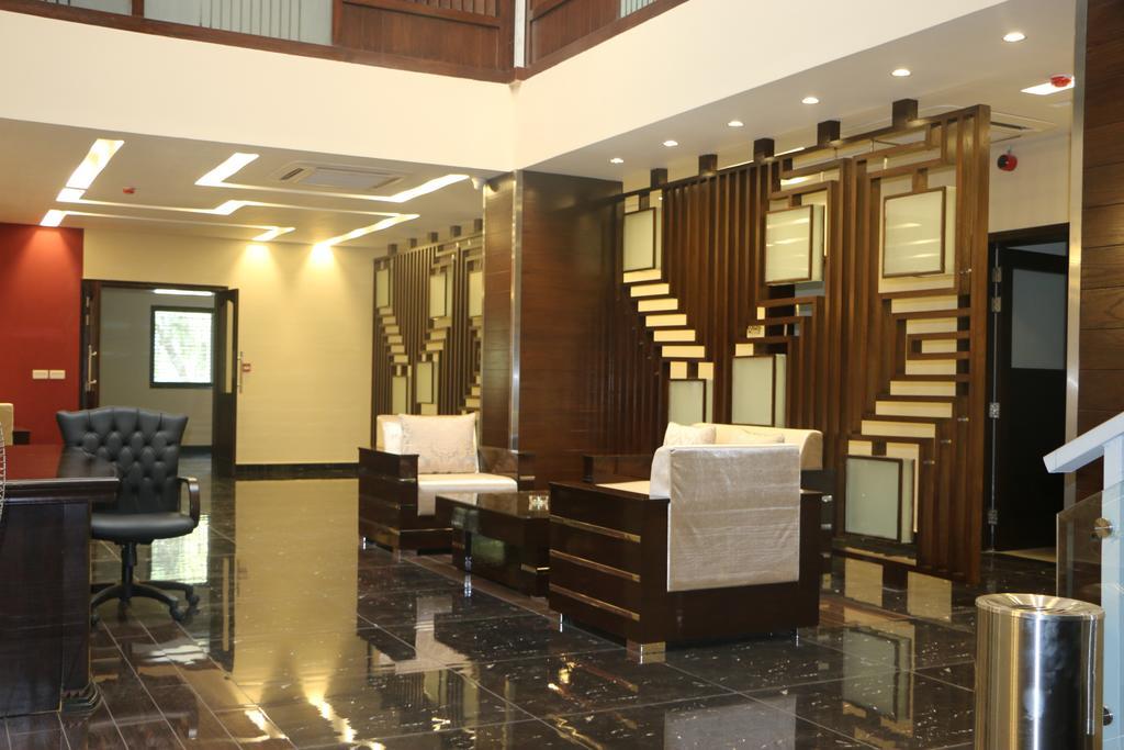 Royaute Luxury Suites&Hotel Gulberg Lahore Extérieur photo