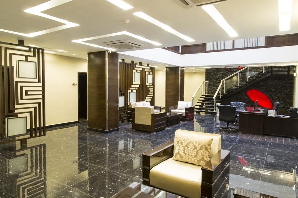 Royaute Luxury Suites&Hotel Gulberg Lahore Extérieur photo