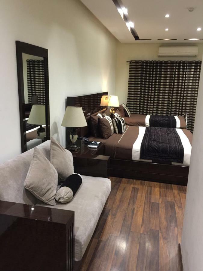 Royaute Luxury Suites&Hotel Gulberg Lahore Extérieur photo